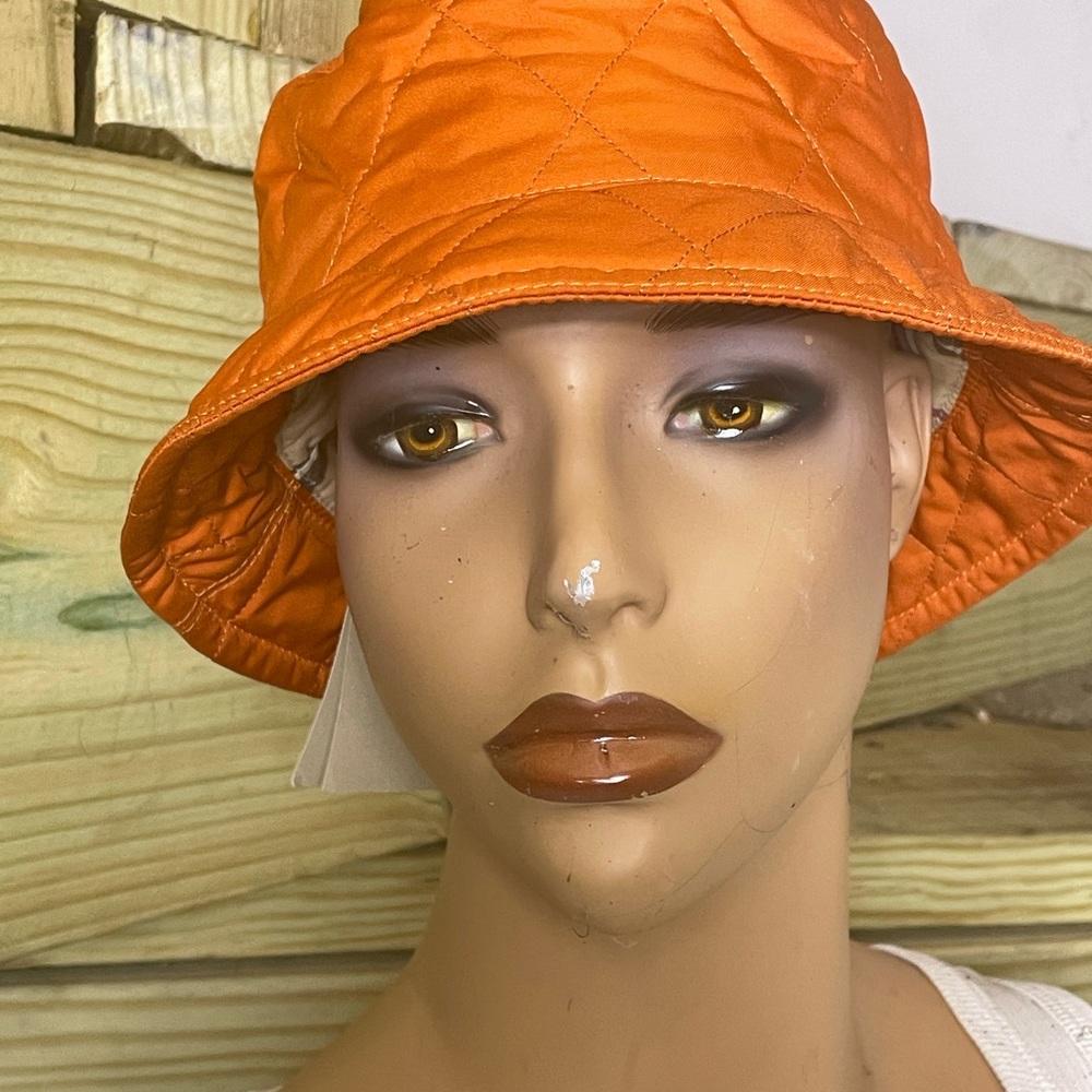 NWT Burberry bucket hat size M